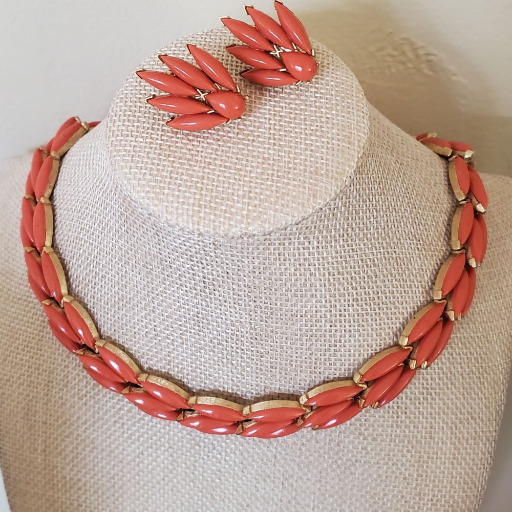 Ttifari Coral Necklace Earring Set